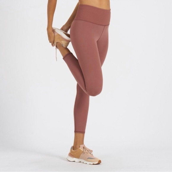 Vuori Studio Legging - Picture 2 of 7